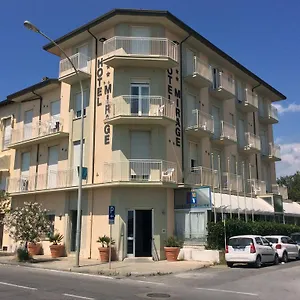 Mirage 3*, Marina di Pietrasanta Italia